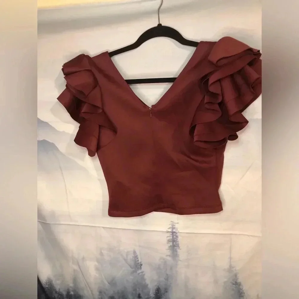 💥🌹Burgundy Flutter/Ruffle crop top size Small and Medium￼🌹💥